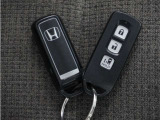 ◆スマートキー◆カギをバッグやポケットに入れたままでもドアロックの開閉ができる『スマートキー』付き!雨天や暗くなってもカギを取り出す必要がなくドアの開錠&エンジンも始動できます