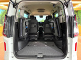 普段のお買い物や通勤、送迎等に十分な荷室スペースを確保しております。セカンドシートを倒すと、大きな荷物の積載も可能です♪