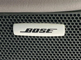 【BOSEサウンドシステム】メーカーオプションの高品位サウンドシステムを搭載。専用のチューニングが施された大小様々なスピーカーから良質なサウンドが奏でられ、臨場感あふれる音響空間を演出します。