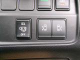 左右両側オートスライドドアです。運転席からでもスイッチひとつで開閉できるので、便利ですよ