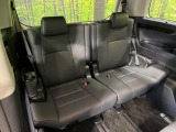 3列目シートはもちろん状態良好☆大人でもゆったりと座って頂けますので、大人数でのお出かけもラクラクです♪ご家族で、気の知れた仲間で、ドライブに行くのが楽しみですね♪