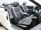 ■レザーシート ■運転席メモリー機構付パワーシート ■シートヒーター