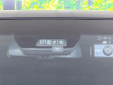 【三菱e-Assist】走行中に前方の車両等を認識し、衝突しそうな時は警報とブレーキで衝突回避と被害軽減をアシスト。より安全にドライブをお楽しみいただけます。