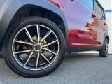 【15インチアルミホイール】外観にマッチしたアルミホイールを装着しております。各種アルミホイールや、スタッドレスタイヤも取扱いしております。是非ご相談ください♪
