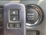 【スマートキー(エンジンスタートストップスイッチ)】スマートキー(電子キー)を持っていれば、スイッチを押すだけでエンジンをかけることができます