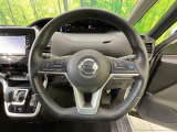 【純正革巻きステアリング】上質な革を使用することで、手にしっかり馴染みとても運転しやすいハンドルです♪