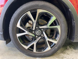 【純正アルミホイール】外観にマッチした純正アルミホイールを装着しております。各種社外アルミホイールや、スタッドレスタイヤも取扱いしております。是非ご相談ください♪