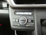 オートエアコンは、常にお好みの温度に調整ができ車内を快適な空間に保ってくれます。