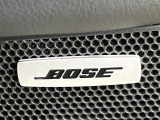 【BOSEサウンドシステム】メーカーオプションの高品位サウンドシステムを搭載。専用のチューニングが施された大小様々なスピーカーから良質なサウンドが奏でられ、臨場感あふれる音響空間を演出します。
