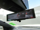 【スマートルームミラー】車両後方のカメラ映像をミラー面に映し出します。車内の状況や天候などに影響されずいつでもクリアな後方の視界が得られます♪