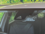 【プリクラッシュセーフティ】前方の車両等を検知し、衝突しそうな時は警報で注意を促し、ブレーキを踏む力をサポート。ブレーキを踏めなかった場合は衝突被害軽減ブレーキが作動、衝突回避をサポートします。