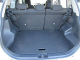 ワゴンならではの広々としたラゲージスペースを備えています。ライフスタイルに合わせていろいろな物を積み込めます!