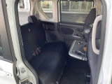 後部座席は5:5の分割式となっております。