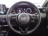 ハンドル左側にはオーディオ操作が出来るオーディオリモートコントロールスイッチ、右側にはHonda SENSINGとオートクルーズコントロールのスイッチを装備!