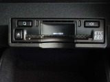 運転席お膝元にETCカード挿入口がございます。