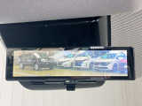 【インテリジェント ルームミラー】車両後方のカメラ映像をミラー面に映し出すので、車内の状況や、天候などに影響されずいつでもクリアな後方視界が得られます!