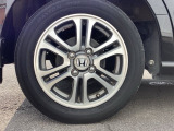 純正アルミホイールです。足元が引き立つので、車全体のイメージがアップしますよ!
