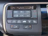 フルオートエアコンは希望の温度設定で風の温度も風量も自動調整で年中快適です。運転席/助手席シートヒーターで寒い日もすぐに温かくなり快適に過ごせます。2段階の温度調整が可能です。