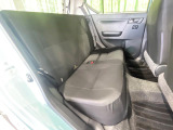 後部座席も気になるようなキズ・汚れやへたり等、大きなダメージはなく、良好な状態です。