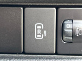 【パワースライドドア】スマートキーや運転席のスイッチでスライドドアの開閉が可能♪電動だから力を入れてドアを開ける必要が無く、小さいお子様でも、重い荷物を持っている時もラクに開け閉めできます♪