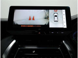 パノラミックビューモニター装備!トップビュー&フロントビュー・車両に取り付けたフロント、サイド、バックカメラの映像を合成して画面上に表示させることで、低速時の運転を補助する装置です。