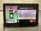 狭い場所での駐車やすれ違いなどでより的確な運転操作に役立つ360&deg;ビューモニターが装備されています。