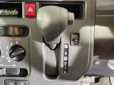 【シフトレバー】シフトの操作がしやすく快適なドライブを楽しんでいただけます!