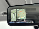 【バックモニター】後ろのカメラの映像がモニターに映し出されるので、後方の見えない死角や、障害物との距離感などもしっかり安全確認することができます。