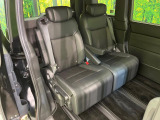後部座席も気になるようなキズ・汚れやへたり等、大きなダメージはなく、良好な状態です。
