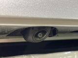 【バックカメラ】駐車時に後方がリアルタイム映像で確認できます。大型商業施設や立体駐車場での駐車時や、夜間のバック時に大活躍!