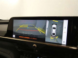 パノラミックビューモニター付きです。車両を上から見たような映像を画面に表示。運転席からの目視だけでは見にくい、車両周辺の状況をリアルタイムでしっかり確認できます。