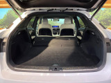 後席を格納すると、これだけの広さが!シーンに合わせたシートアレンジで、大きな荷物も積むことが出来ます♪