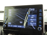 メーカー装着のディスプレイオーディオを装備しております。