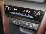 車内を快適に、オートエアコンを装備しています。シートヒーターも装備しています。