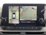アラウンドビューモニター搭載。上から見下ろしたように液晶に映るのでスムーズな駐車をサポートします。