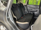 後部座席も気になるようなキズ・汚れやへたり等、大きなダメージはなく、良好な状態です。