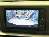 【バックカメラ】駐車時に後方がリアルタイム映像で確認できます。大型商業施設や立体駐車場での駐車時や、夜間のバック時に大活躍!運転スキルに関わらず、今や必須となった装備のひとつです!