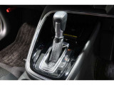 扱いやすい位置に配置されたフロアオートマチックです☆CVTを採用で滑らかでスムーズな走りが楽しめますよ♪
