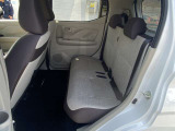 足元ゆったりの後部座席!大人二人が並んで座っても広々空間でドライブをお楽しみいただけます☆