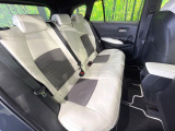 後部座席も気になるようなキズ・汚れやへたり等、大きなダメージはなく、良好な状態です。