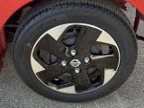 スタイリッシュなデザインの純正アルミホイールです◎
