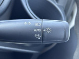 車外の光の量を感知して、日没後やトンネル内で自動的にヘッドライトが点灯します!エンジン停止でライトも消灯されるので、消し忘れの心配もありません♪