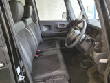 操作性に優れた運転席となります!小物入れや各ボタンの配置にこだわり、使いやすいです!座り心地もよく視認性も良好なのでロングドライブもお任せ下さい!