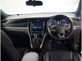 デザインもよく、居心地のよい運転席ですね。分かりやすいスイッチ類ですから操作もしやすく運転をサポートします。ぜひご来店いただき、実際にお座りいただいてステアリングを握ってみてください!