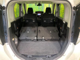 普段のお買い物や通勤、送迎等に十分な荷室スペースを確保しております。セカンドシートを倒すと、大きな荷物の積載も可能です♪