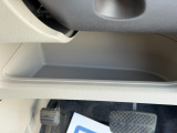 運転席周辺の収納も充実したドライバーズロアポケット。細かな使い勝手にも配慮されています。