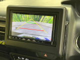 【バックカメラ】駐車時に後方がリアルタイム映像で確認できます。大型商業施設や立体駐車場での駐車時や、夜間のバック時に大活躍!運転スキルに関わらず、今や必須となった装備のひとつです!