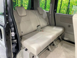 後部座席も気になるようなキズ・汚れやへたり等、大きなダメージはなく、良好な状態です。