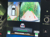 【マルチテレインモニター】車のフロントやサイドのカメラ画像を同時にモニター表示することで、悪路や狭い道を走行時でも周囲の状況確認ができ安心!本格SUVにうれしい装備です♪