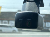 【ドライブレコーダー】走行中の映像を記録します。事故などのトラブル時に確認ができ、証拠映像としても役に立つだけでなく、危険運転などの抑止にも効果があります。